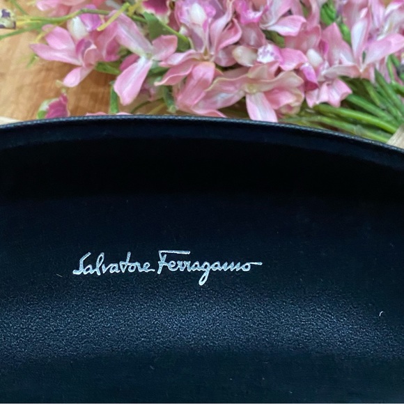 Salvatore Ferragamo Black Textured Oversized Sunglass Hard Case with Wipe Cloth - Picture 5 of 11